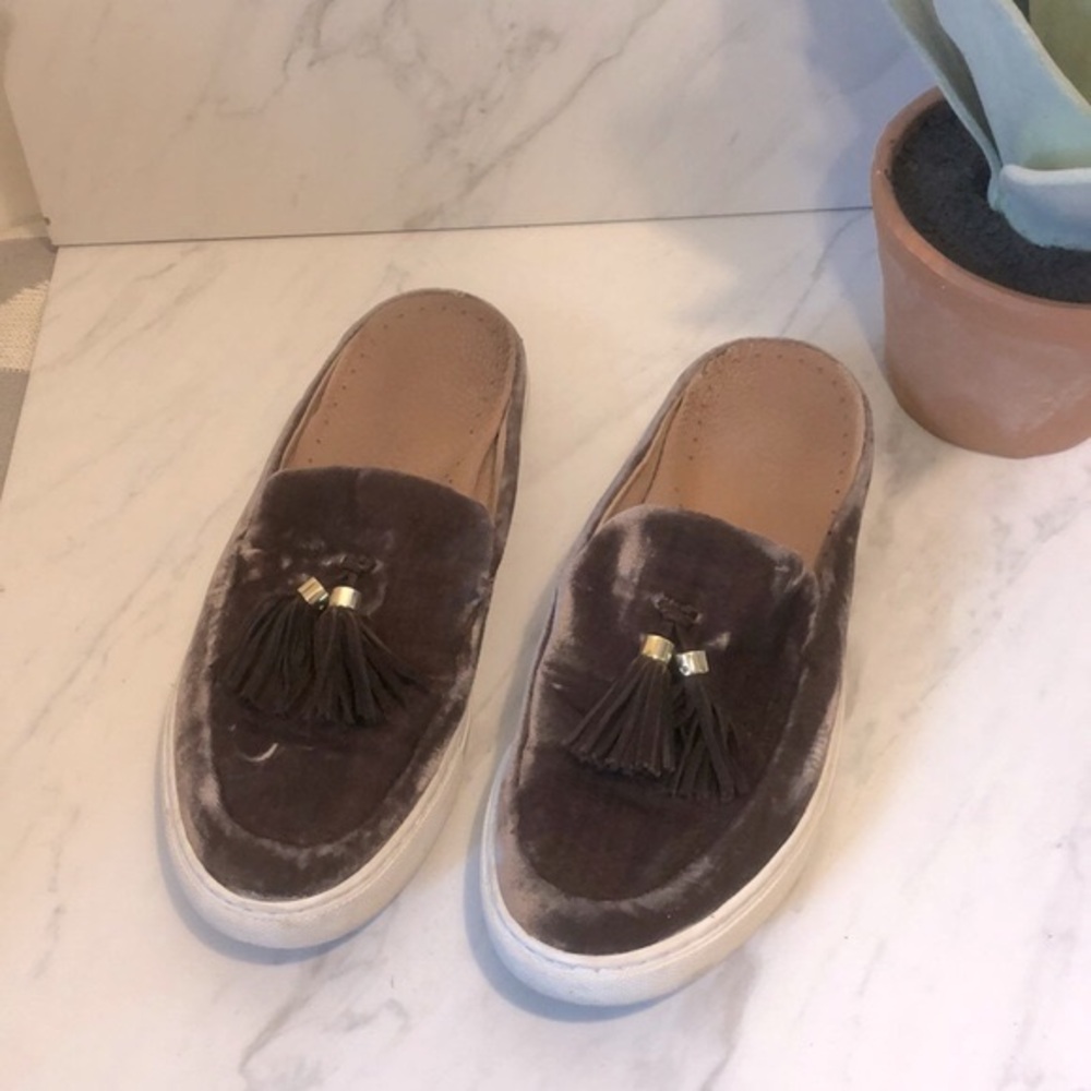 GENTLE SOULS-By KENNETH COLE-Brown Velvet Tassel Top Slip On Mules-Size 8